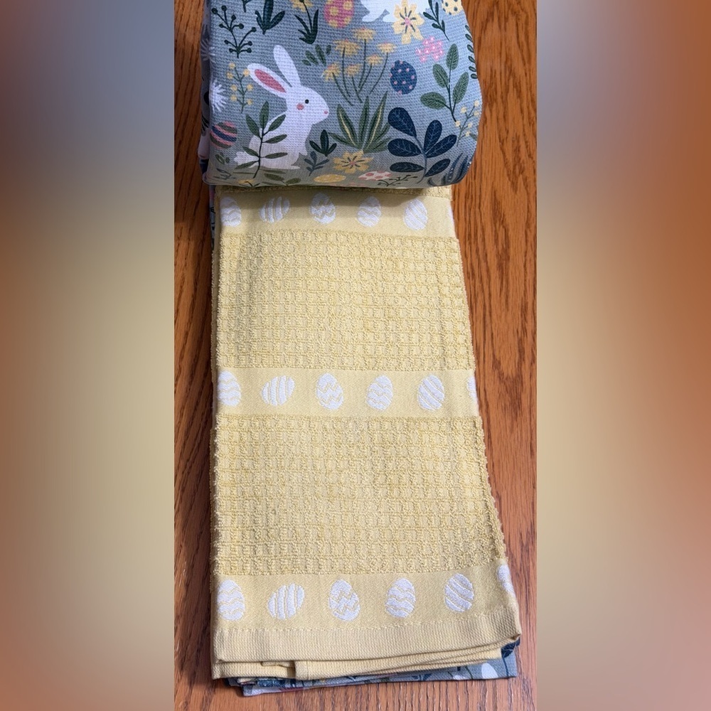 ✨NWT✨ cupcakes & cashmere: 3 Kitchen Towels - Picture 3 of 5